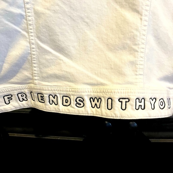 Guess white jean jacket. Special *Friends with you edition * size XS - Picture 4 of 4